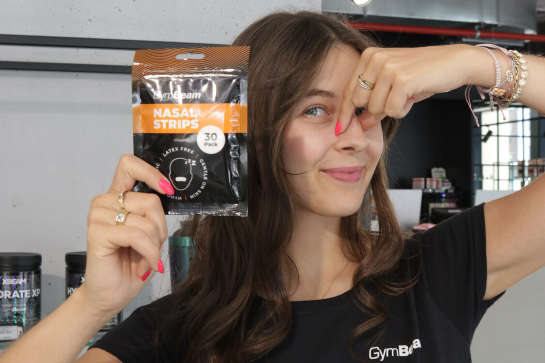 Správné umístění pásky na nos