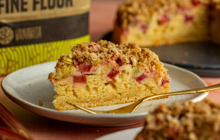 Fitness Recipe: Rhubarb Crumble Cake