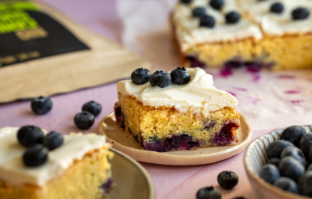 Fitness Recipe: Fluffy Courgette Cake with Blueberries and Quark Cream