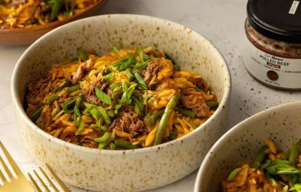 Recept voor een gezonde maaltijd: orzo met gestoofd rundvlees, alles in één pan.