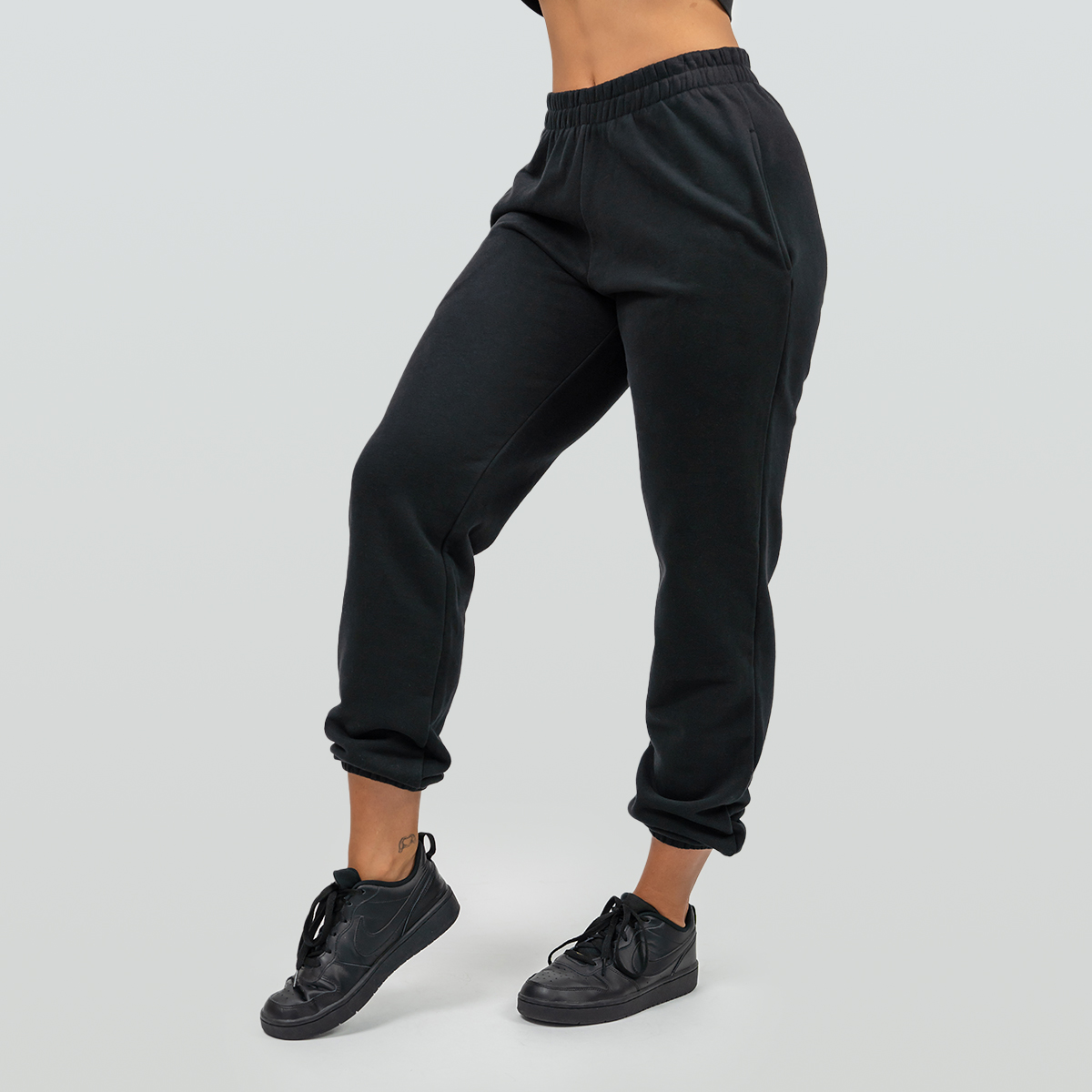 Women‘s Oversize Sweatpants Gym Time Black - NEBBIA