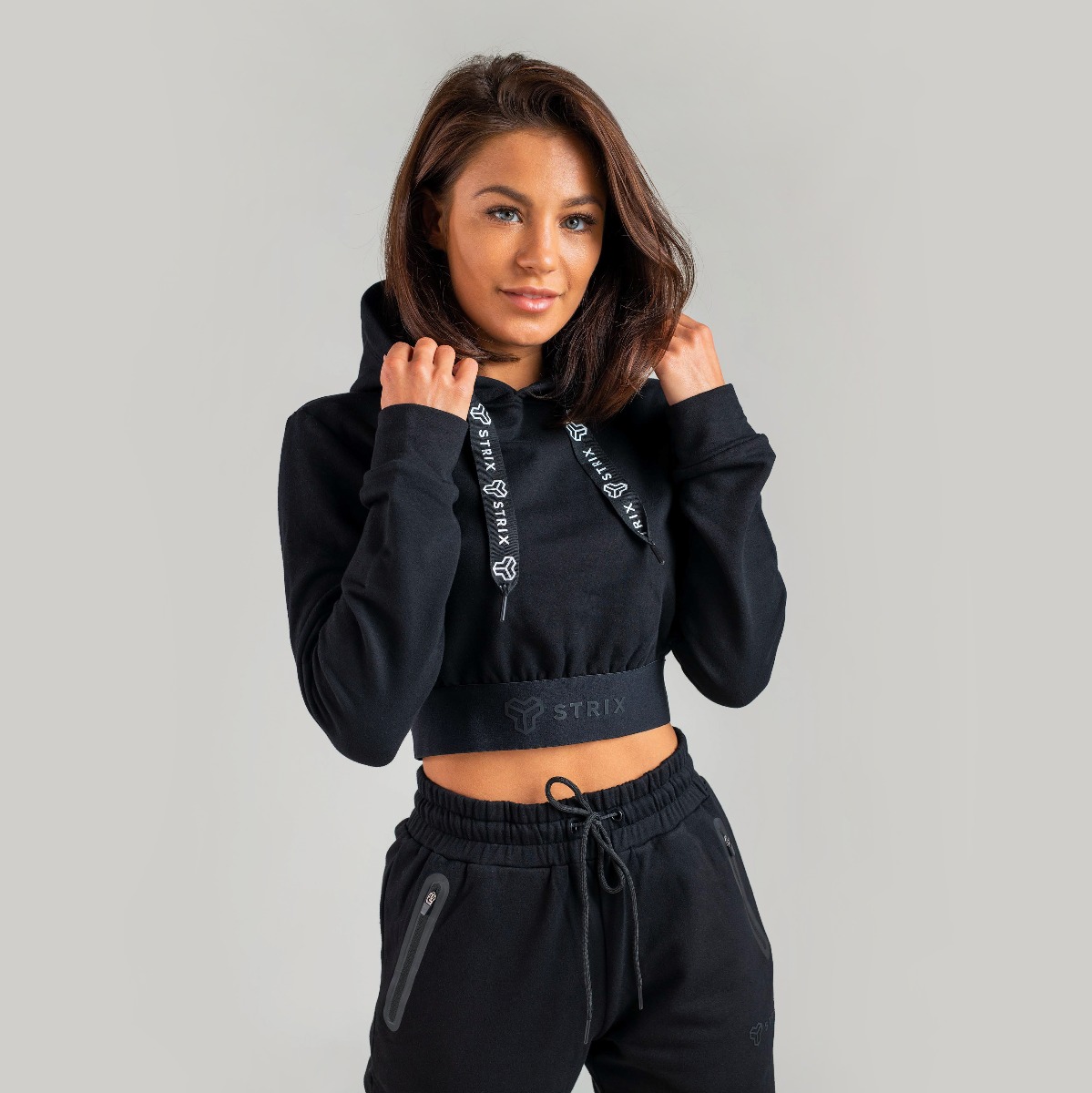 Dames Essential Cropped Hoodie Zwart - STRIX
